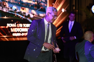 73 Winner 100-249 Midtown holding trophy.jpg